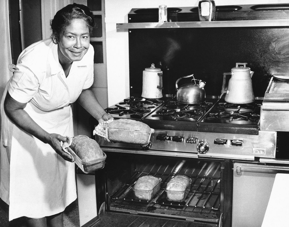 Where Aprons Learned Their First Creases